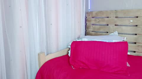 nicky_oli online show from 02/16/25, 07:27