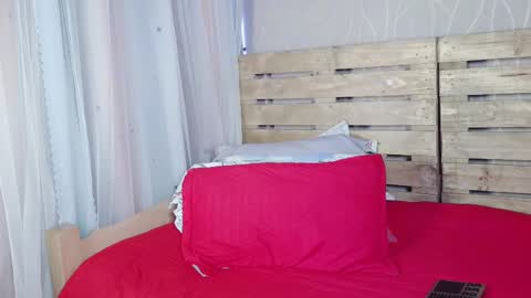 nicky_oli online show from 02/18/25, 12:28