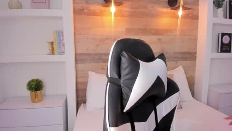 Nicky  online show from 10/21/25, 02:12