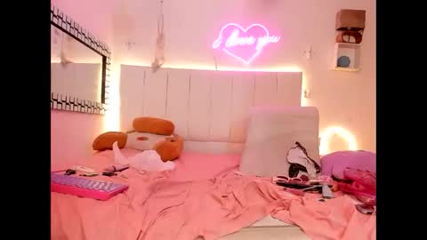 Snapshot of nicky_teem chatting on 10/23/25, 08:02 nicky_teem online show from 10/23/25, 08:02