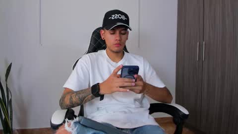 Snapshot of nickyblazze_ chatting on 09/08/25, 04:17 Nicky online show from 09/08/25, 04:17