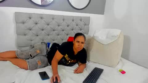 nickyluna online show from 09/14/25, 03:16