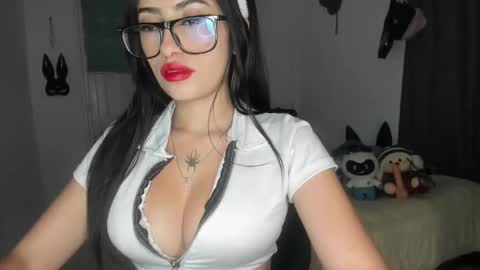 Nicolle online show from 01/10/25, 03:07
