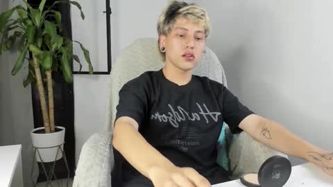 Snapshot of nico_nico_xd chatting on 11/05/25, 04:34 Nico online show from 11/05/25, 04:34