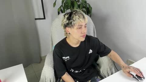 Snapshot of nico_nico_xd chatting on 11/08/25, 04:34 Nico online show from 11/08/25, 04:34