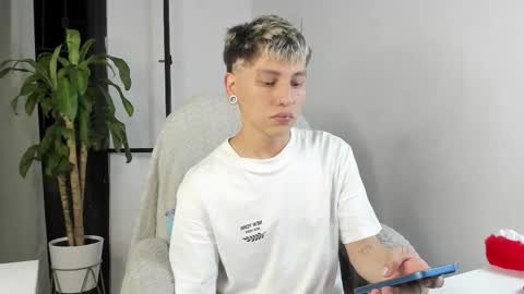 Snapshot of nico_nico_xd chatting on 11/14/25, 06:45 Nico online show from 11/14/25, 06:45