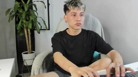 Snapshot of nico_nico_xd chatting on 11/15/25, 05:27 Nico online show from 11/15/25, 05:27