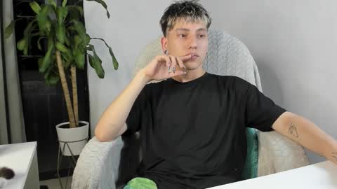 Snapshot of nico_nico_xd chatting on 11/17/25, 04:29 Nico online show from 11/17/25, 04:29