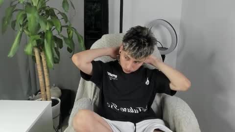 Snapshot of nico_nico_xd chatting on 12/04/25, 10:18 Nico online show from 12/04/25, 10:18