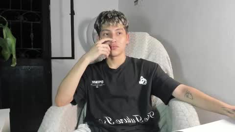 Snapshot of nico_nico_xd chatting on 12/14/25, 11:31 Nico online show from 12/14/25, 11:31