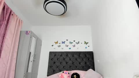 Nicole online show from 10/19/25, 03:51