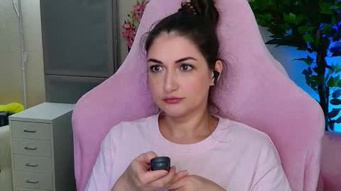 Snapshot of nicol_angel888 chatting on 09/18/25, 11:29 Nicole Online at about after 1000 6 UK time or 900 - 500 UK time it approximate time interval online show from 09/18/25, 11:29