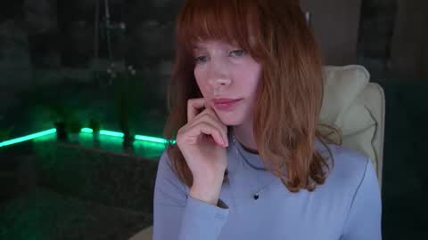 Snapshot of nicol_moonn chatting on 11/19/25, 06:35 Nicol Moonn online show from 11/19/25, 06:35