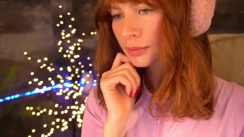 Snapshot of nicol_moonn chatting on 12/19/25, 06:42 Nicol Moonn online show from 12/19/25, 06:42