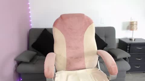 nicole Storm online show from 05/17/26, 06:04
