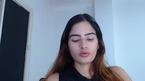 Snapshot of nicol_xx1 chatting on 01/06/26, 04:21 Nicol online show from 01/06/26, 04:21