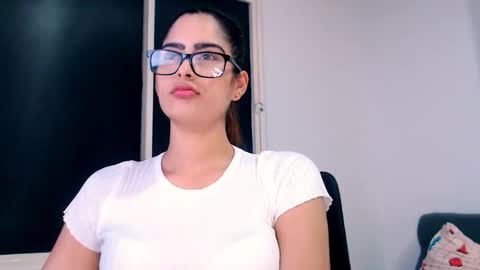 Snapshot of nicol_xx1 chatting on 01/17/26, 04:11 Nicol online show from 01/17/26, 04:11