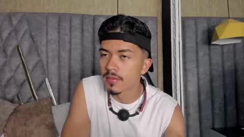 Snapshot of nicolaikarav chatting on 12/02/25, 11:15 Nicolai online show from 12/02/25, 11:15