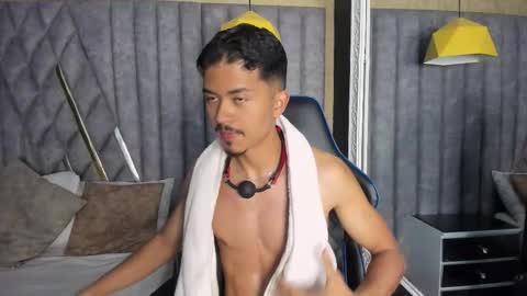 Snapshot of nicolaikarav chatting on 12/03/25, 12:25 Nicolai online show from 12/03/25, 12:25