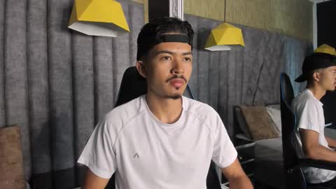 Snapshot of nicolaikarav chatting on 12/04/25, 11:41 Nicolai online show from 12/04/25, 11:41