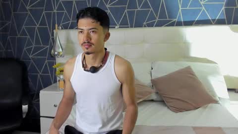 Snapshot of nicolaikarav chatting on 12/05/25, 12:03 Nicolai online show from 12/05/25, 12:03