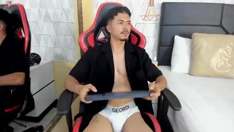 Snapshot of nicolaikarav chatting on 12/16/25, 07:19 Nicolai online show from 12/16/25, 07:19