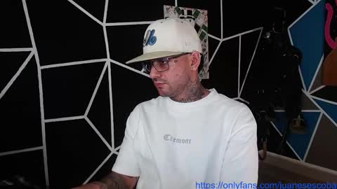 Snapshot of nicolas_torres99 chatting on 10/19/25, 12:44 nicolas online show from 10/19/25, 12:44