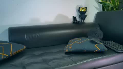 Nicolas online show from 11/12/25, 03:01