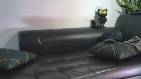 Nicolas online show from 11/19/25, 08:53