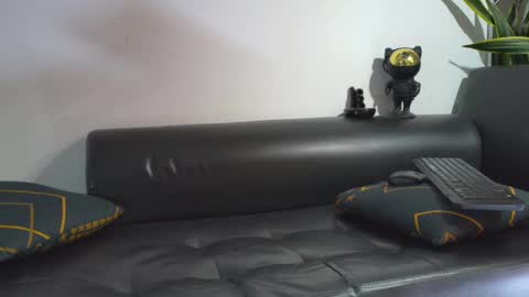 Nicolas online show from 11/22/25, 07:46