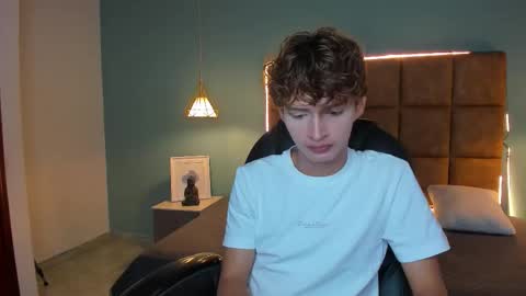 nicolasferrer18 online show from 11/05/25, 07:25