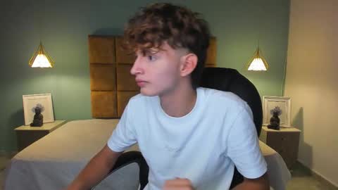 nicolasferrer18 online show from 11/15/25, 07:21