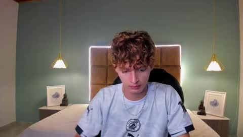 nicolasferrer18 online show from 11/19/25, 07:36