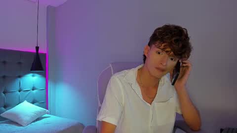 nicolasferrer18 online show from 11/26/25, 07:26