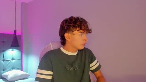 nicolasferrer18 online show from 11/28/25, 07:27