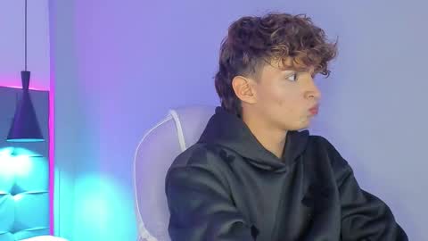 nicolasferrer18 online show from 12/03/25, 07:23