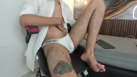 nicolasfine online show from 10/30/25, 06:52