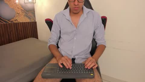 nicolasfine online show from 12/01/25, 05:40