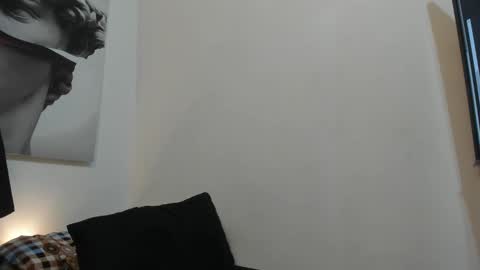 Snapshot of nicolasmuscle chatting on 12/20/24, 01:58 Andres online show from 12/20/24, 01:58
