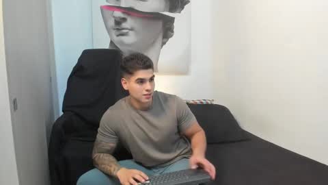 Snapshot of nicolasmuscle chatting on 12/20/24, 05:04 Andres online show from 12/20/24, 05:04