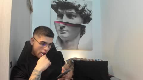 Snapshot of nicolasmuscle chatting on 12/31/24, 03:34 Andres online show from 12/31/24, 03:34
