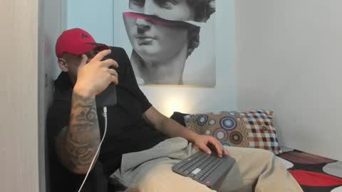 Snapshot of nicolasmuscle chatting on 12/31/24, 06:37 Andres online show from 12/31/24, 06:37
