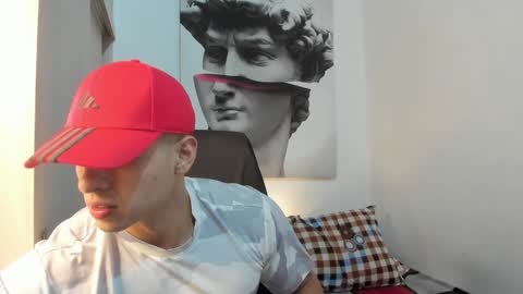 Snapshot of nicolasmuscle chatting on 12/31/24, 10:56 Andres online show from 12/31/24, 10:56