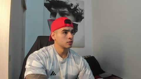 Snapshot of nicolasmuscle chatting on 01/03/25, 06:46 Andres online show from 01/03/25, 06:46