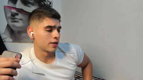 Snapshot of nicolasmuscle chatting on 01/10/25, 12:06 Andres online show from 01/10/25, 12:06