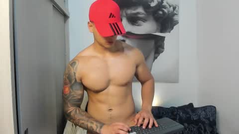 Snapshot of nicolasmuscle chatting on 03/12/25, 05:24 Andres online show from 03/12/25, 05:24