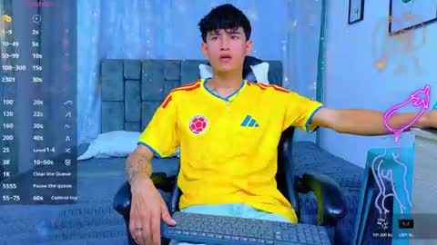 nicolastorres__ online show from 07/26/26, 02:09