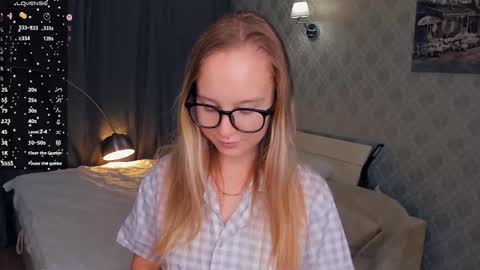 Nicoletta online show from 10/20/25, 04:07