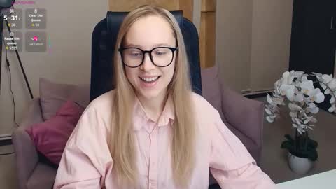 Nicoletta online show from 11/30/25, 07:18