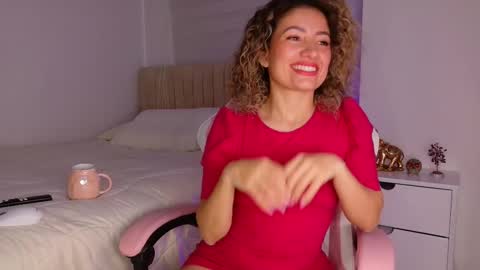 Snapshot of nicolblossom_ chatting on 11/06/25, 02:40 Nicol online show from 11/06/25, 02:40